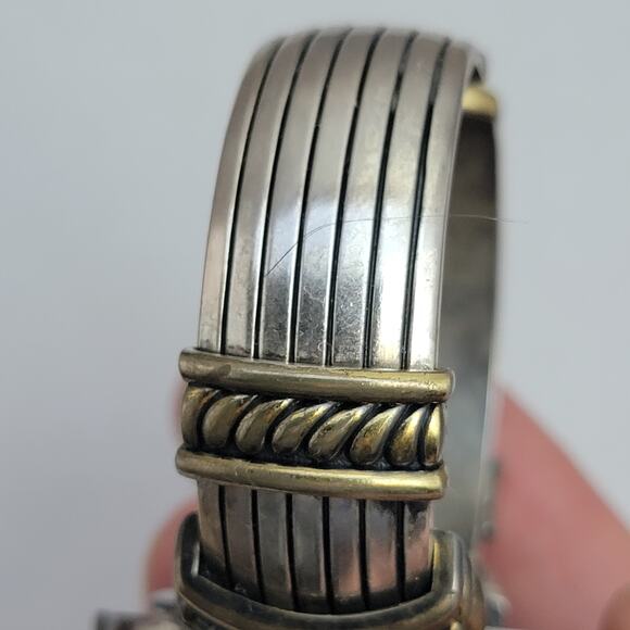 Vintage Watches Cameo Oval Quartz Watch with Two-Tone Etched Bracelet Design - Picture 5 of 10